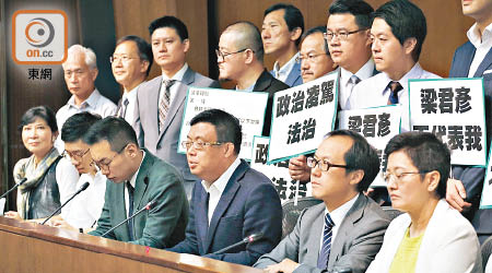 非建制議員認為梁君彥已無力主持會議，要求他立即辭職。（袁志豪攝）