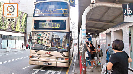 「鎅褲黨」在九龍城一輛九巴上犯案。（左錦鴻攝）