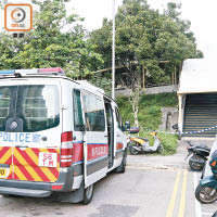 警方封鎖行人天橋調查。（張世洋攝）