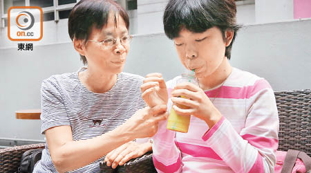 江太與幼女同患結節性硬化症，長女早前因此病去世。