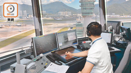 新空管系統啟用不足一周已問題多多，為本港的航空安全帶來威脅。（資料圖片）