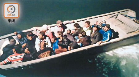 近年，有不少南亞或非洲裔人士循海路偷渡來港。