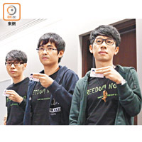 羅冠聰（右起）、周永康及鍾耀華在任學聯時曾嘗試到北京，結果被注銷回鄉證。