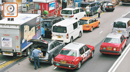 交諮會擔憂未來本港車輛數目突破百萬後會加劇違泊及大塞車。（資料圖片）