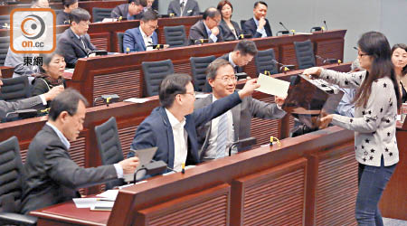 在非建制議員「冧友」下，劉小麗及郭家麒分別當選墟市小組的正副主席。（徐家浩攝）