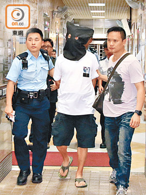 被告饒亢京事後待在家中等候警方到場拘捕。