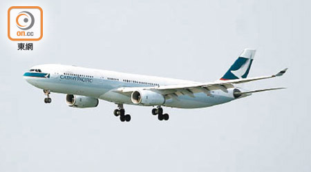 一班原定由墨爾本直航飛往本港的國泰航機，昨午在飛行中途需轉往馬尼拉入油。（資料圖片）