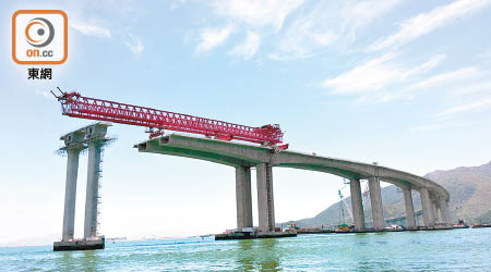 港珠澳大橋香港接線何時能完工仍是未知數。（資料圖片）