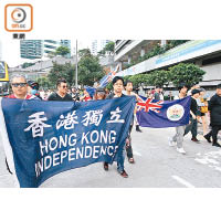 近年港獨思潮愈演愈烈，遊行示威屢見港獨旗幟及宣傳品。