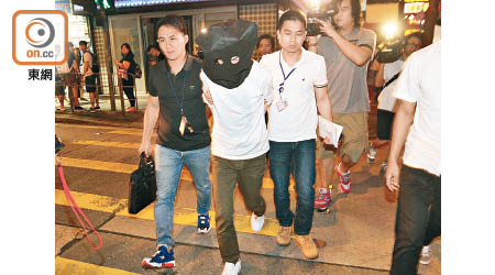 疑涉及在港鐵盜款達三百卅一次的被告梁富華，暫被控一項盜竊罪。