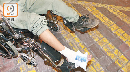 一名警長曾被「食人花」夾中腳部受傷，送院治理。