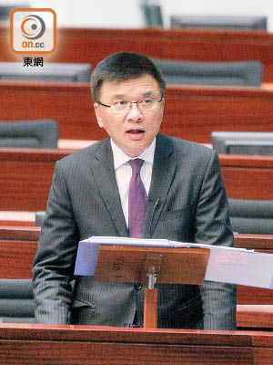 陳家強今以署理財政司司長身份出席立法會，聽取議員對新年度預算案的意見。