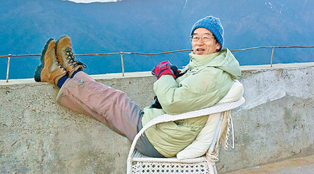 林超英喺雲南飛來寺感受寒冬。（互聯網圖片）