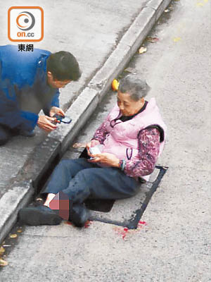 當日老婦疑被輾斷腳坐地待救。（資料圖片）