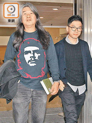 梁國雄（左）被指收受黎智英廿五萬元捐款後，沒有向立法會申報。