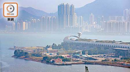 觀塘避風塘有望打造本港首個符合國際賽標準的龍舟賽事場地。（黃偉邦攝）