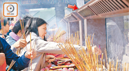 「煙香減少及除味系統」（箭嘴示）可去除懸浮微粒，減少空氣污染。（黃偉邦攝）