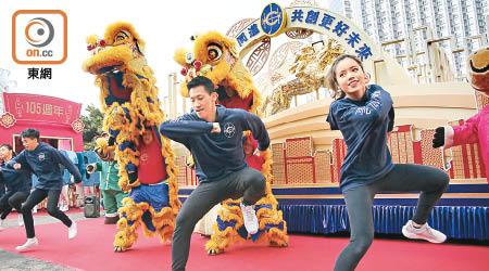 香港賽馬會花車會有舞者表演別開生面的「嘻哈（hip hop）舞獅」。（李志湧攝）