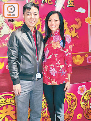 馬陳家歡（右）與丈夫馬浩文（左）新年會到福岡旅行。（溫國佳攝）