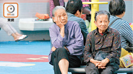 香港人口老化，針對長者的銀髮市場潛力愈來愈大。（資料圖片）