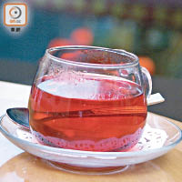 洛神花茶焗水飲，可解油膩促食欲。