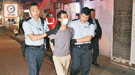 越籍男子涉嫌藏有攻擊性武器被捕。