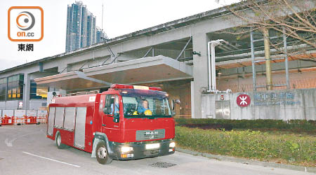 工程車駛回將軍澳車廠檢驗。（沈厚錚攝）