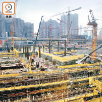 廣深港高鐵西九總站工程超支超時，一地兩檢問題始終未有進展。