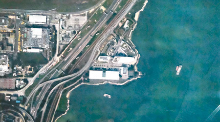 近年海岸線變化圖<br>2013年施工前<br>香港接線填海工程施工前的高空航拍圖。（地政總署圖片）