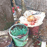 蘇州多個市場被揭發仍有雞販進行活禽交易，甚至即場宰殺雞隻。（互聯網圖片）