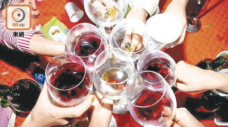 研究指出，青少年經常飲酒可能影響大腦發育。（資料圖片）