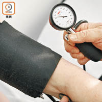 高血壓患者應每日早晚各量血壓一次。（資料圖片）