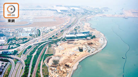 工地外貌<br>香港接線填海地塌方前，表面平坦。（資料圖片）