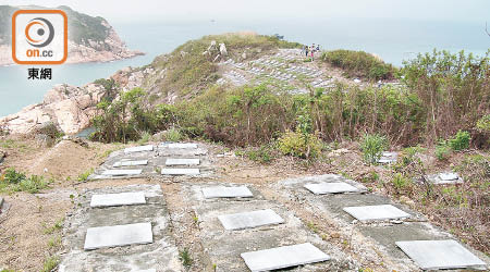 蒲台島的土地上，早前被發現鋪放了石屎板。（資料圖片）