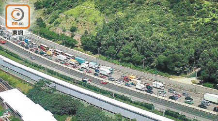 北大嶼山公路限速安排延至明年中，路政署否認與大橋工程再有延誤有關。（資料圖片）