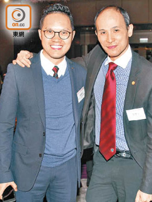 蔡德昇（左）話搵工如投資，要搵間可以一齊成長嘅，旁為「糧油王子」李豐年。（溫國佳攝）