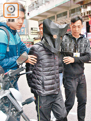 探員在上海街淫窟拘捕男負責人。（李子強攝）