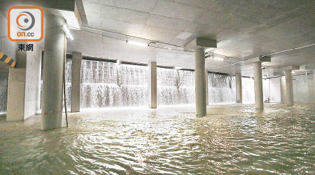 跑馬地地下蓄洪池是全港首組設有智能水閘。（資料圖片）