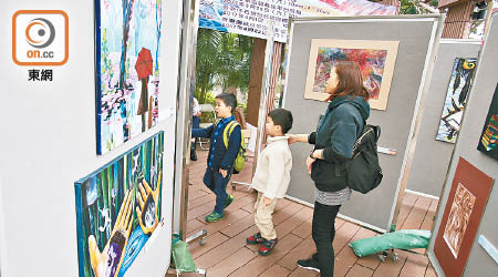 明愛莊月明中學舉行巡迴畫展，本月中於香港仔海濱公園舉行首場展覽。（黃偉邦攝）