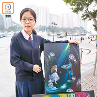 郭海盈花兩個月完成「祭海女」（上）和「不同世界」（下）兩幅塑膠彩畫作品。