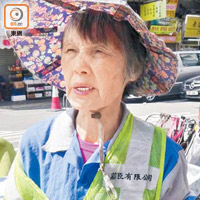 清潔工李女士控訴每日要兼顧清理違法棄置的建築廢料。