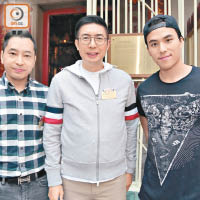 馬清揚（中）與總理韋浩文（左）及何猷啟喺清明節巡視院屬多個服務單位。