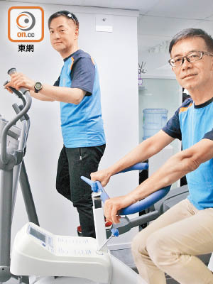 換腎康復者陳國明（右）及黃炎華（左）下周三將出發到珠穆朗瑪峰。（梁耀榮攝）