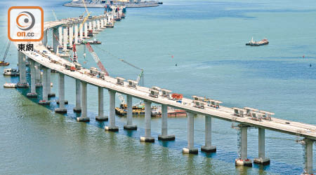 連接香港口岸的港珠澳大橋香港接線其中一段為高架橋。