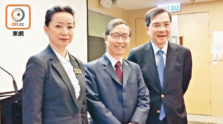 仁安醫院推出「婦科手術保障計劃」。左起：潘芷琦、梁國齡、伍百祥。
