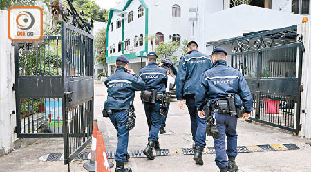 機動部隊警員到場搜索賊蹤。（張開裕攝）