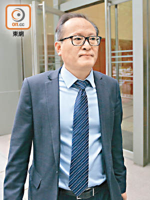 被告司榮彬昨被裁定四十四項傳票罪成，他表示對裁決感遺憾。