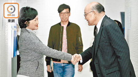 葉劉淑儀（左）及胡國興（右）在特首選舉中，分別要倒貼三十五萬元及一百八十三萬元。