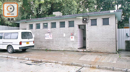 食環署於一五年將屯門福亨村旱廁改建成水廁，惟造價卻高達九百三十四萬元。