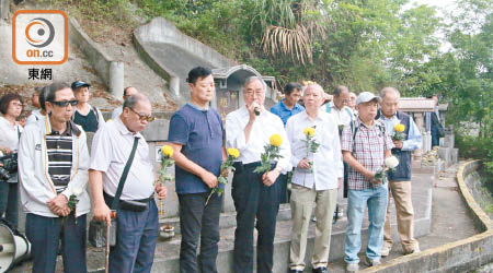 六七暴動五十周年，逾百人昨日為死難者公祭。（葉華英攝）